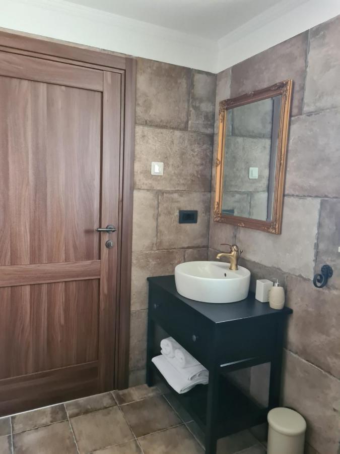 Villa Lulu Kamena Villa S Maslinikom Otok Krk Dobrinj Selo Gostinjac クルク エクステリア 写真