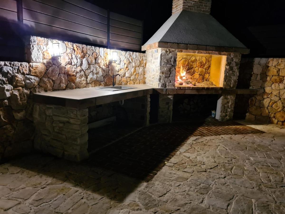 Villa Lulu Kamena Villa S Maslinikom Otok Krk Dobrinj Selo Gostinjac クルク エクステリア 写真