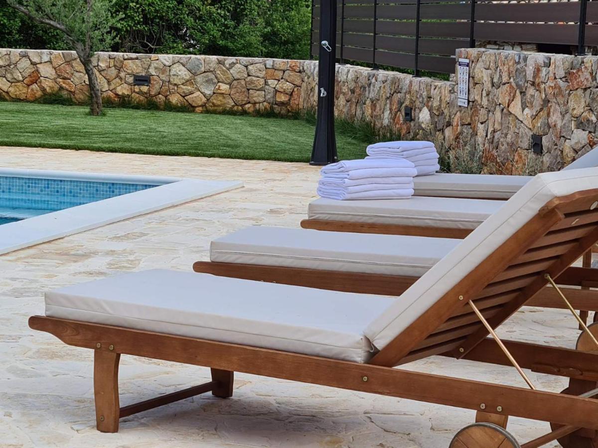 Villa Lulu Kamena Villa S Maslinikom Otok Krk Dobrinj Selo Gostinjac クルク エクステリア 写真
