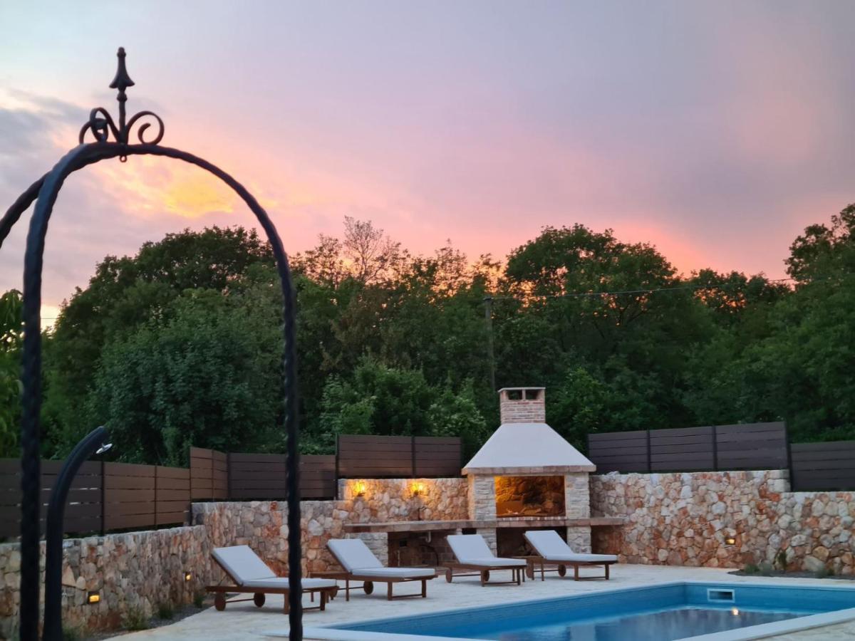 Villa Lulu Kamena Villa S Maslinikom Otok Krk Dobrinj Selo Gostinjac クルク エクステリア 写真